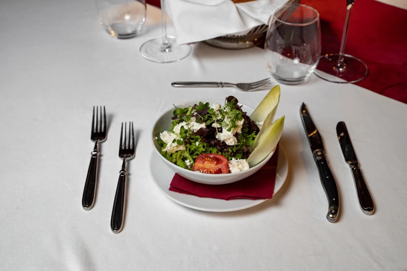 Vegetarisches Menü – Gemischter Salat mit Feta